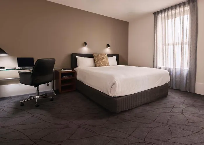 Heritage King Room