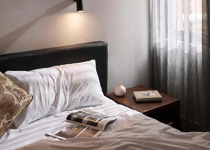 Heritage King Room